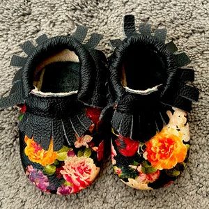 BirdRock Baby flower moccasins